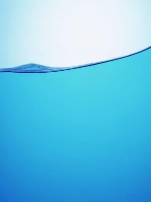 藍色的水移動壁紙