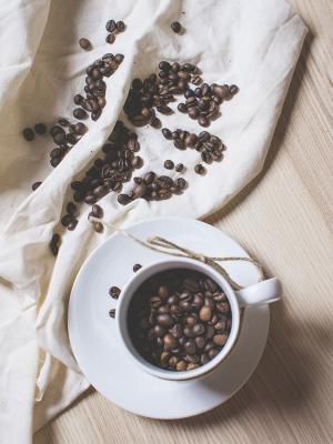 在一杯咖啡免费移动壁纸咖啡豆