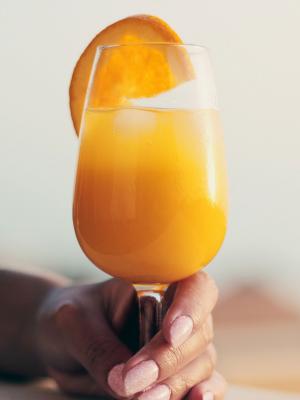 橙汁玻璃飲料雞尾酒手機壁紙
