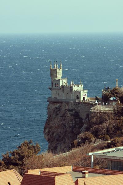 海边悬崖上的小城堡