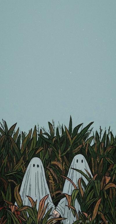 在草地里的两个白色小幽灵