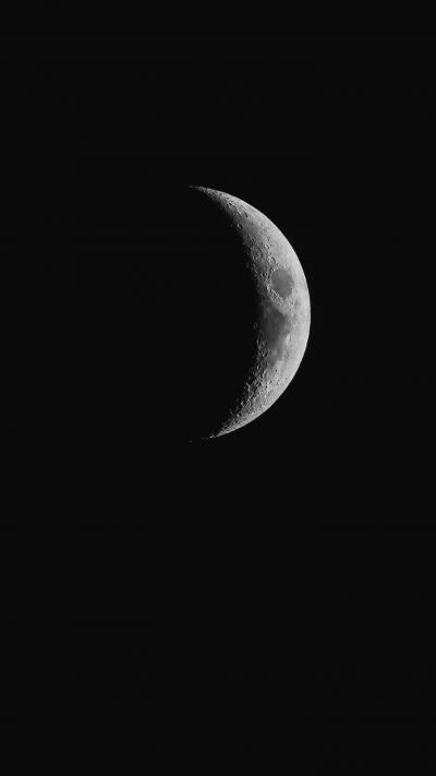 灰色月球图片高清黑色背景