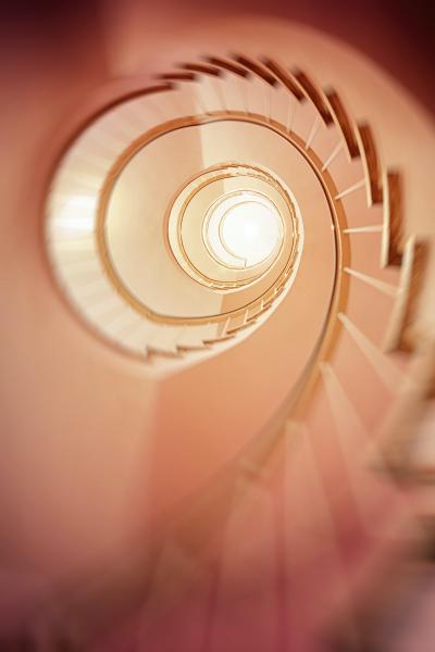 粉色旋转楼梯