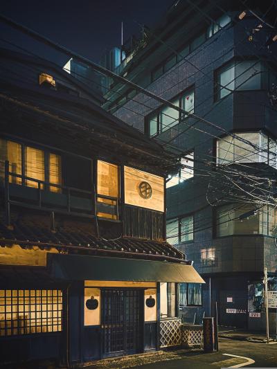 东京的夜晚街头灯火明亮